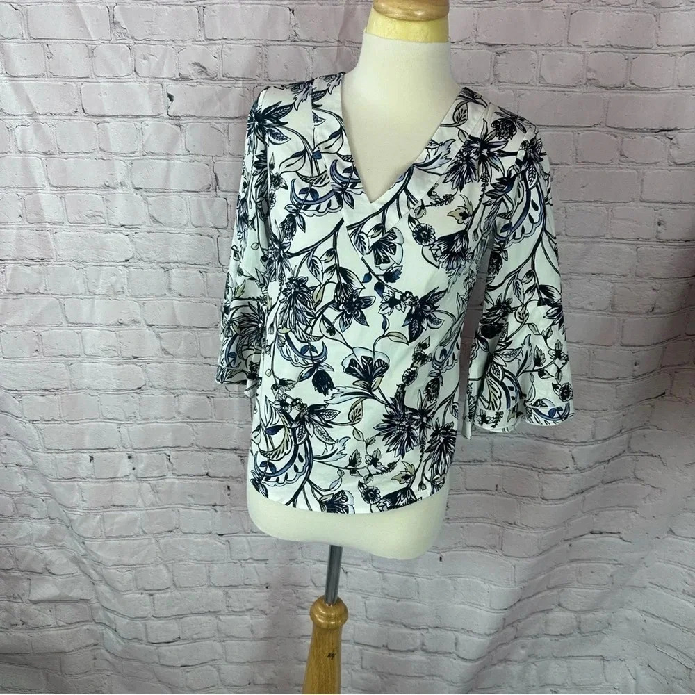 white house black market cotton blend floral top size 2 3/4 bell sleeve